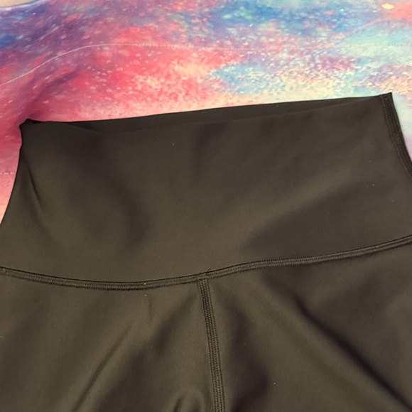 ALO Yoga Black Capris - Picture 4 of 4